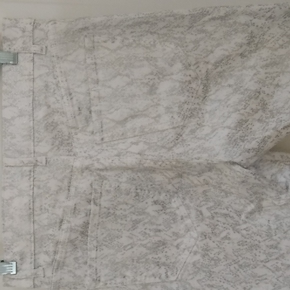 Express Cropped Straight Super High Rise Size: 6 - Picture 10 of 12